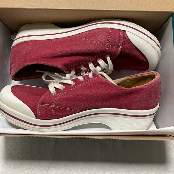 Dansko Red Veda canvas shoes - Picture 5 of 10
